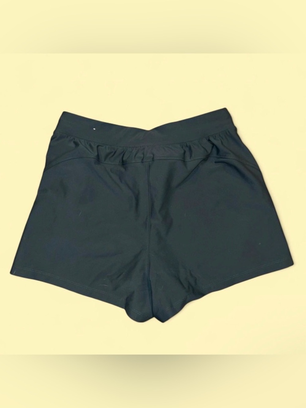 Old Navy Active High-Rise Shorts Medium - Picture 2 of 3